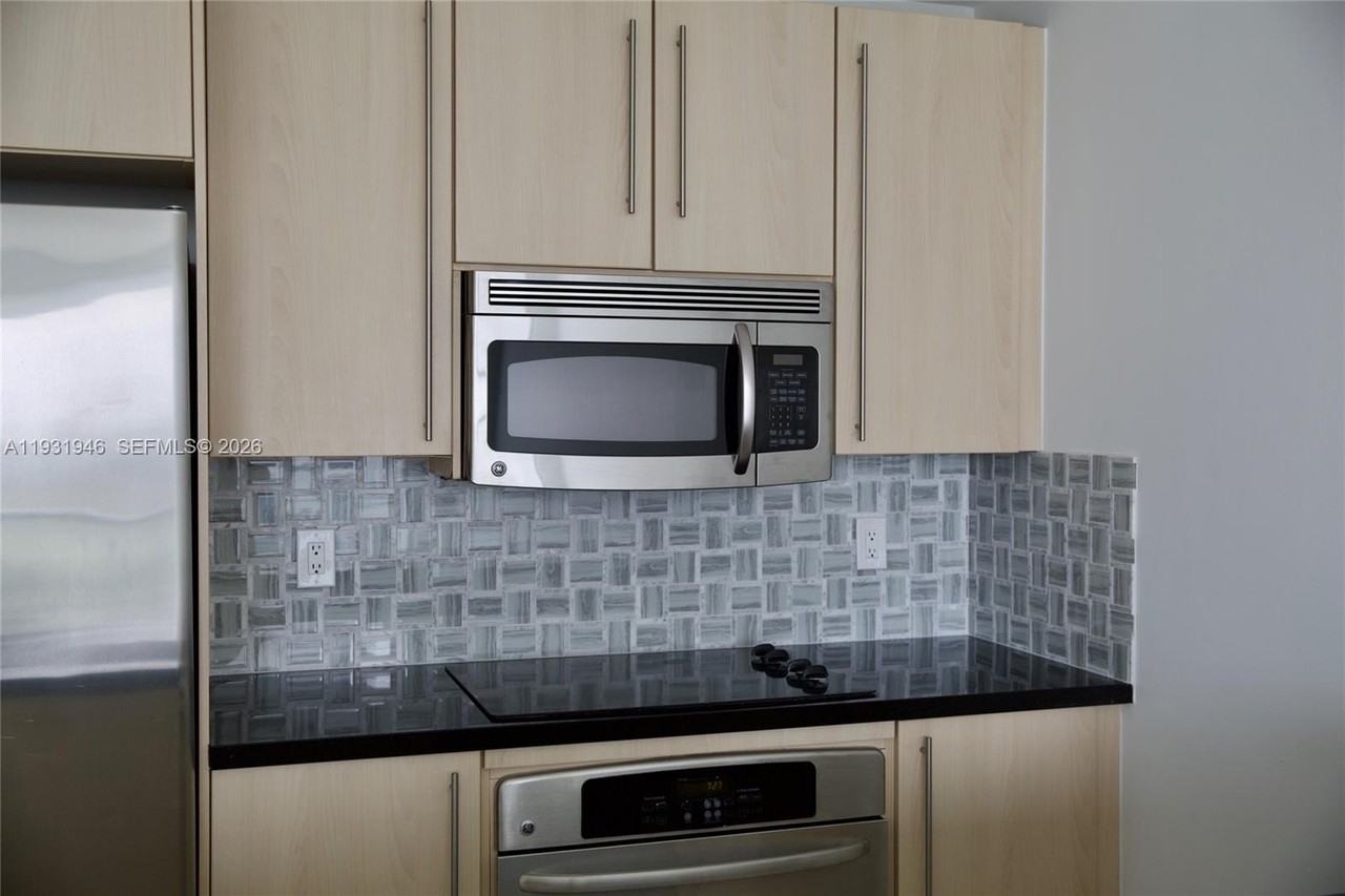 79 Sw 12th St #1705S - Photo 3 of 24