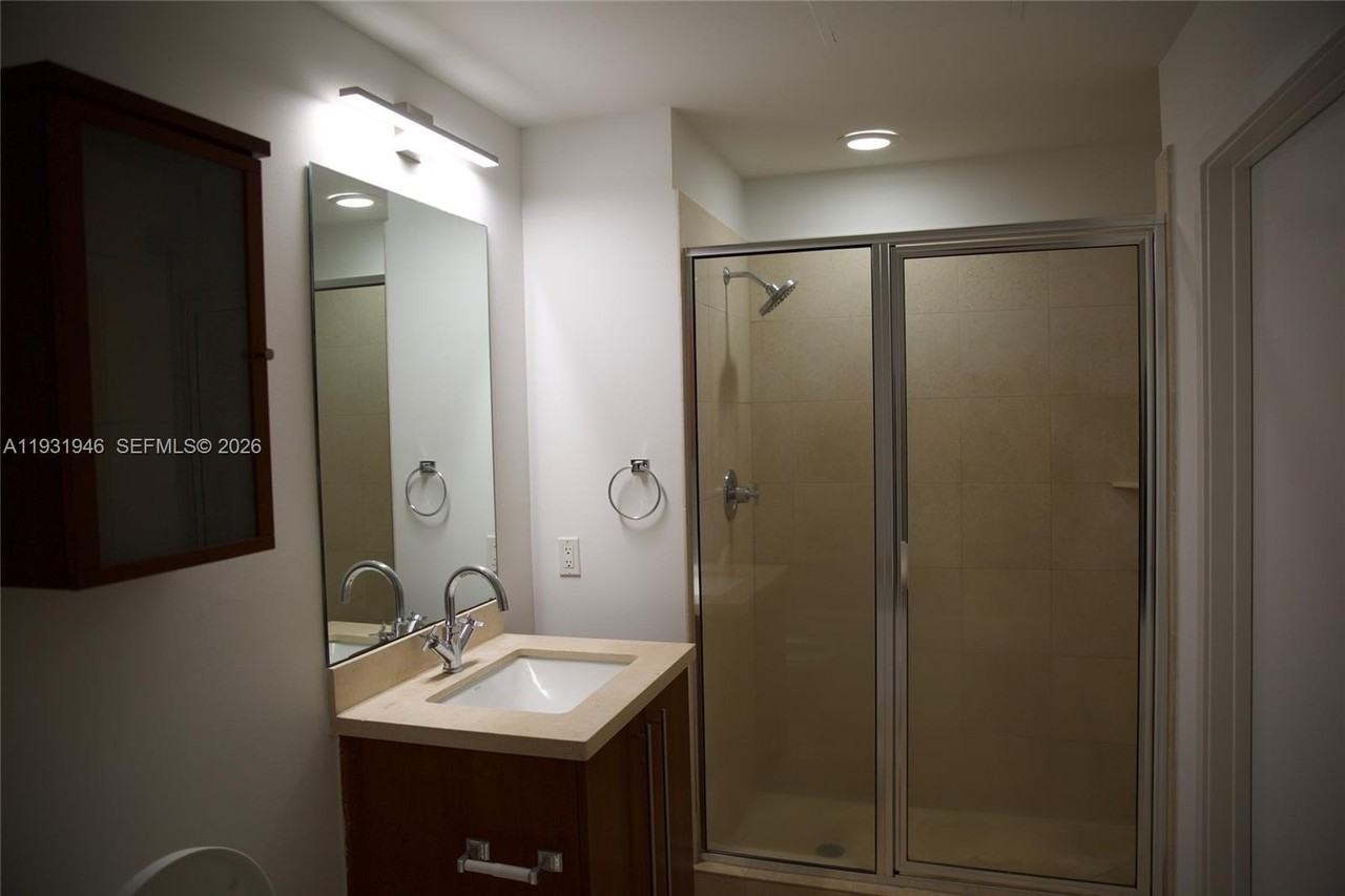 79 Sw 12th St #1705S - Photo 5 of 24