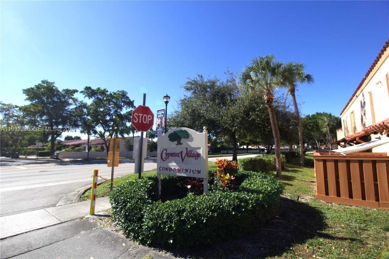 7155 Miami Lakes Dr #P4 - Photo 5 of 22