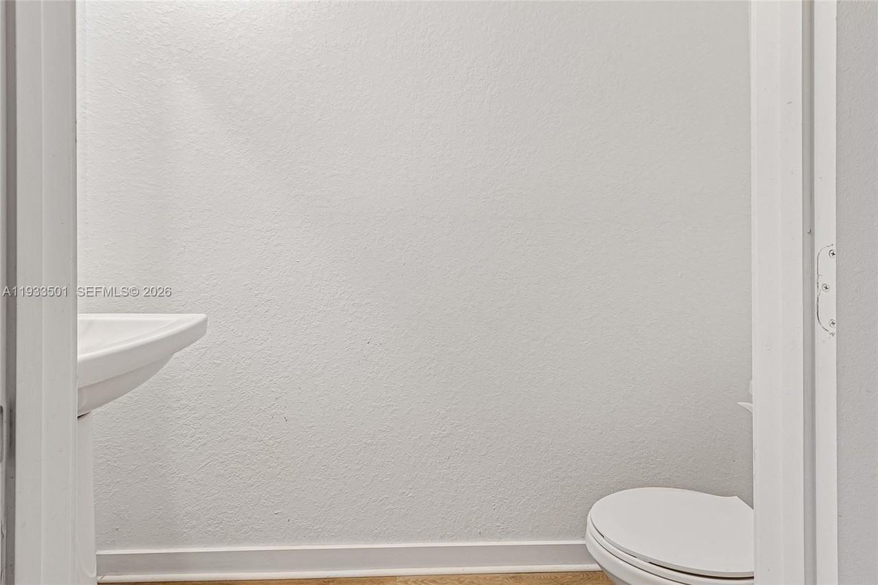 476 Ne 5th St #0 - Photo 6 of 23