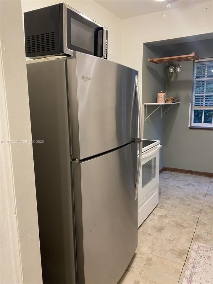 11701 Ne 11th Pl #1 - Photo 3 of 11