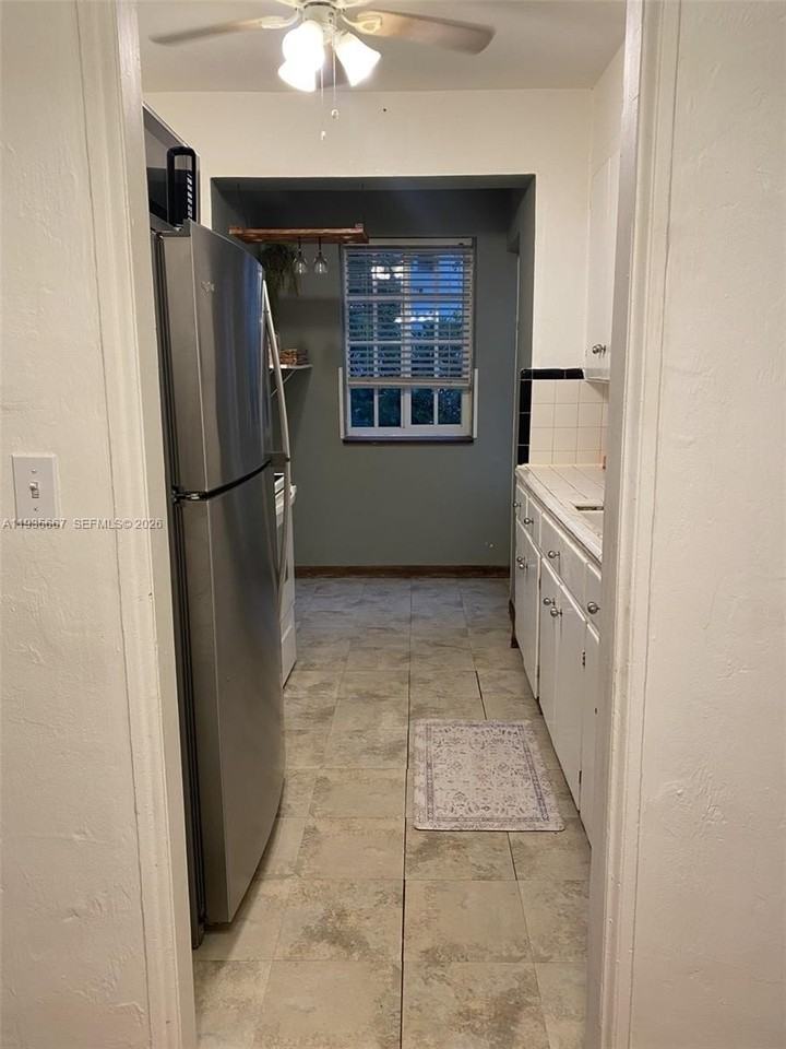 11701 Ne 11th Pl #1 - Photo 4 of 11