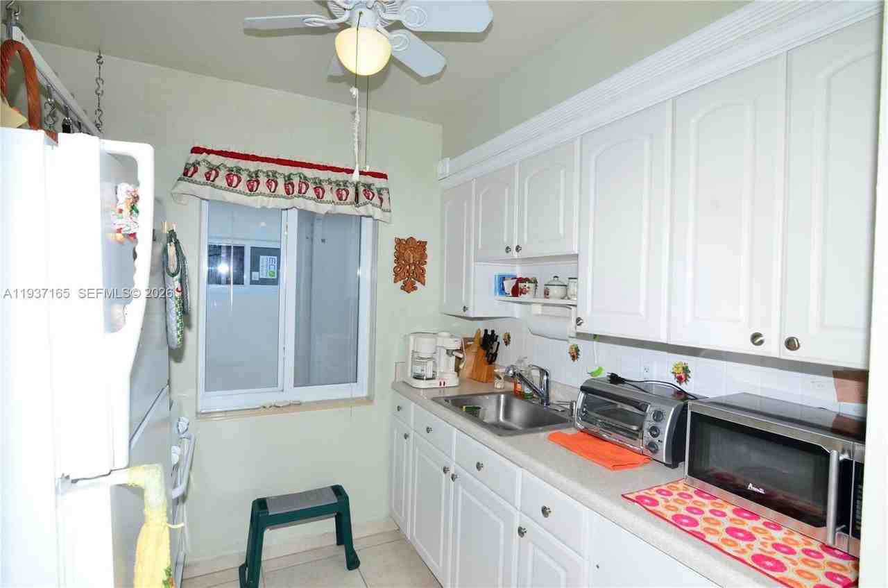 7430 Byron Ave #12A - Photo 5 of 18