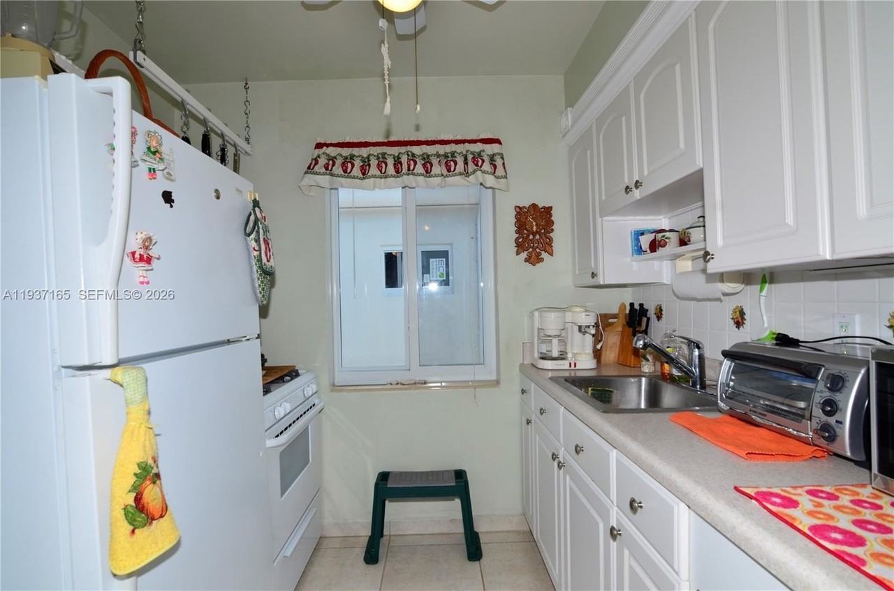 7430 Byron Ave #12A - Photo 7 of 18