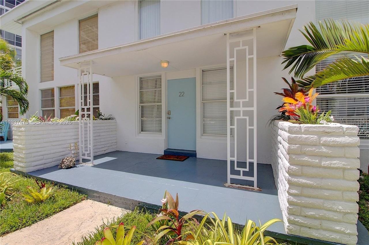 6865 Bay Dr #22 - Photo 4 of 25