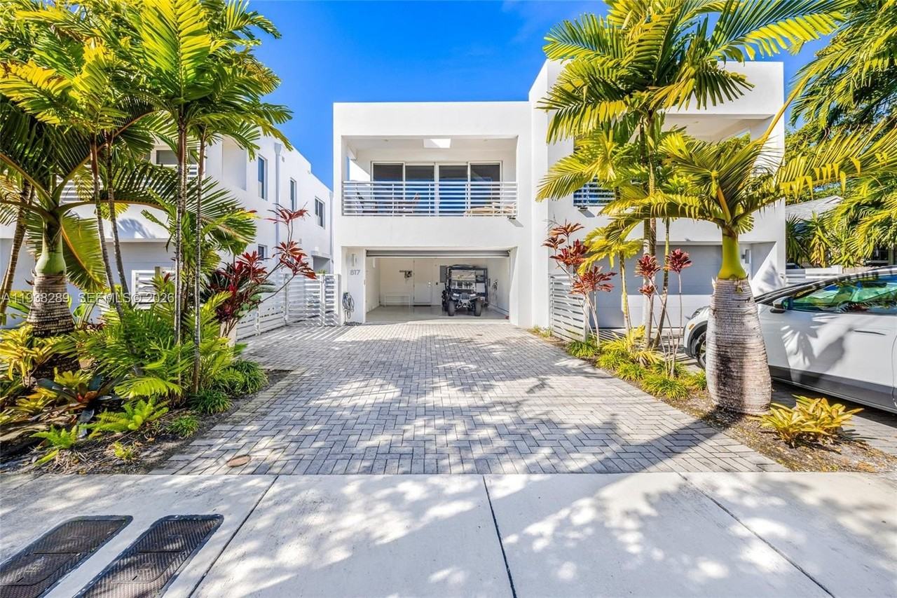 817 Ne 17th Way - Photo 3 of 48