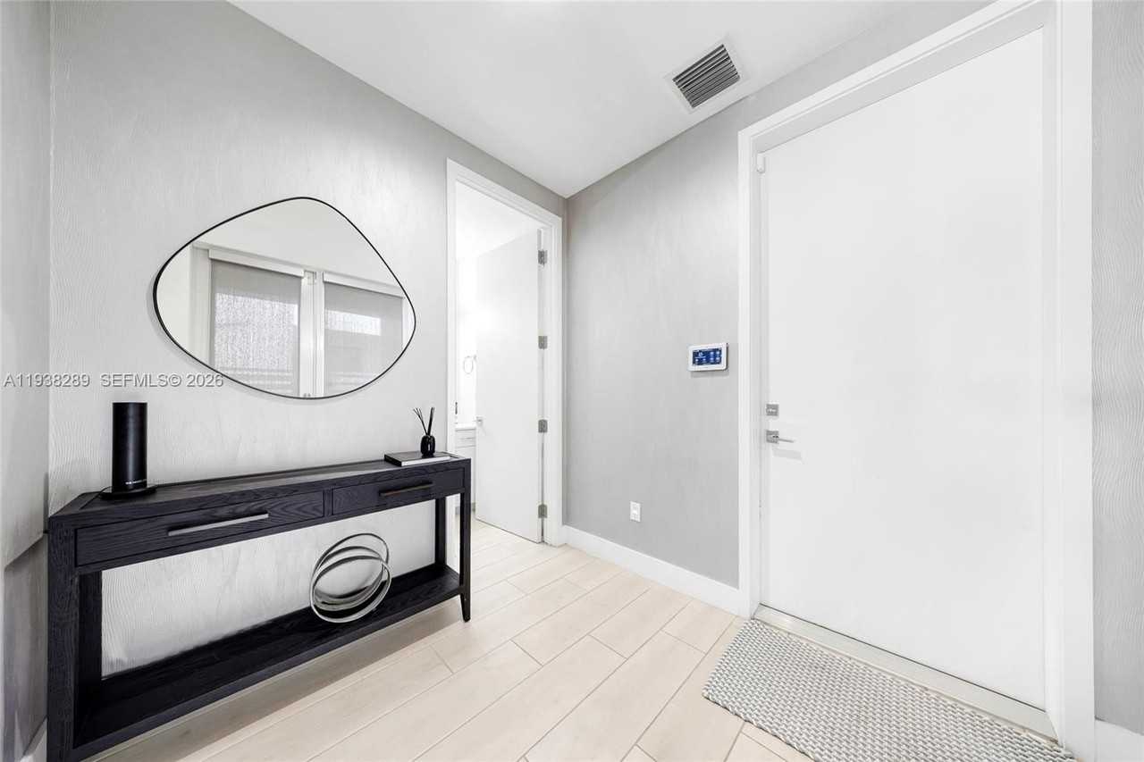 817 Ne 17th Way - Photo 6 of 48