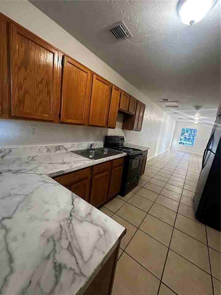 10623 Sw 170th Ter #10623 - Photo 3 of 15