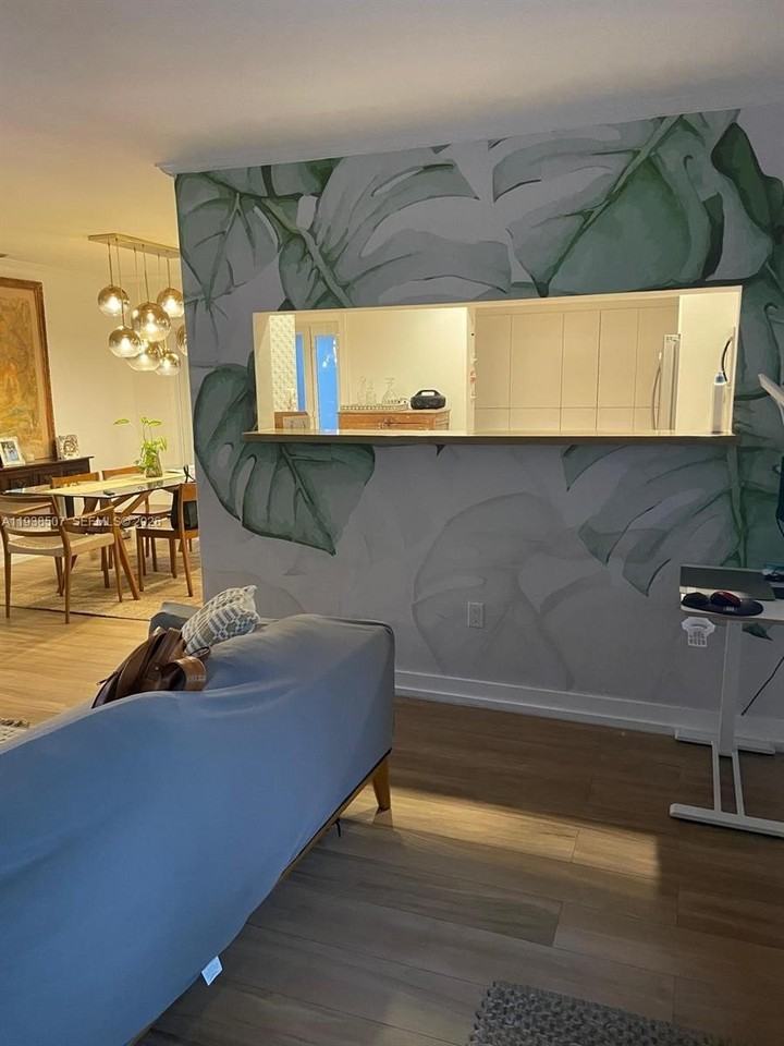 830 Ne 70th St - Photo 2 of 5