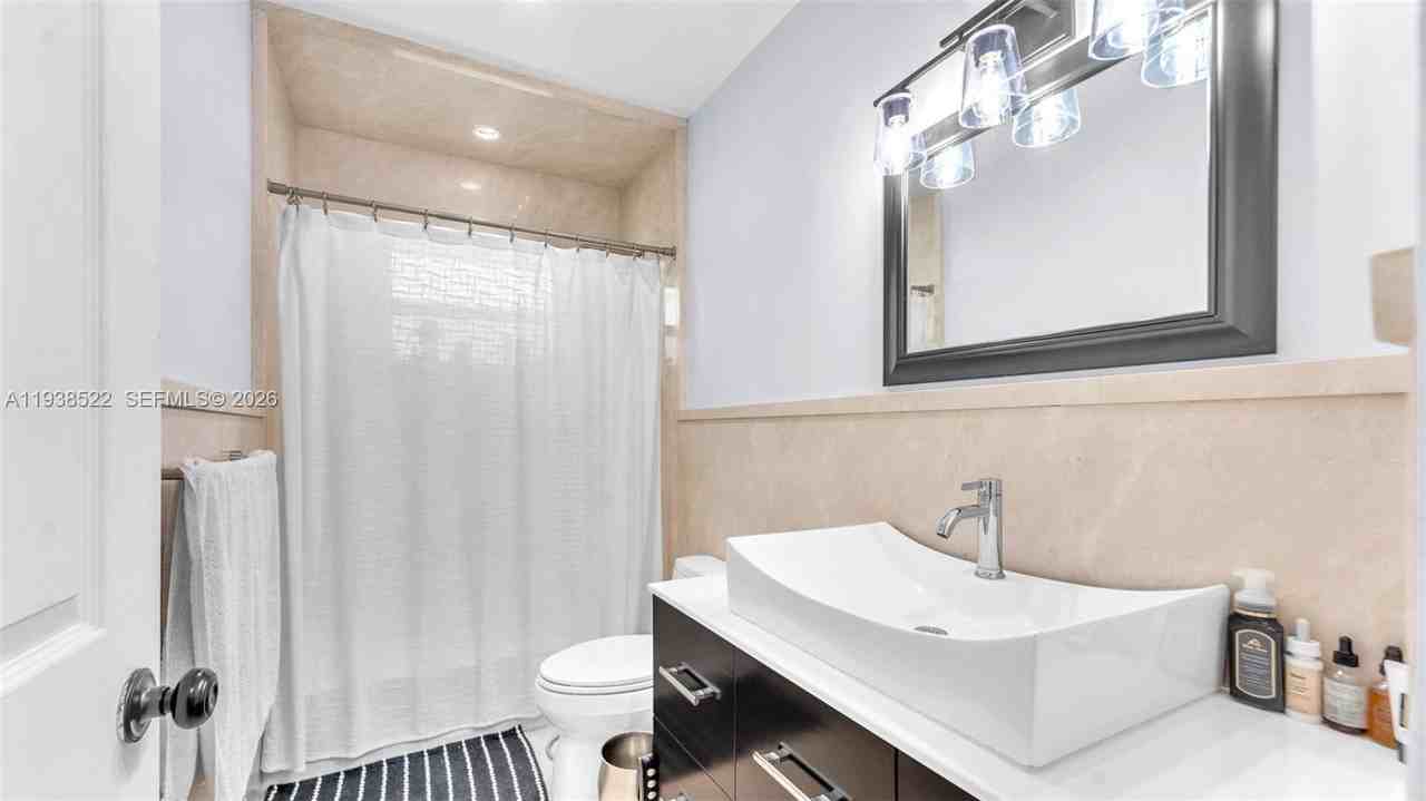 8261 Sw 27th St - Photo 7 of 27