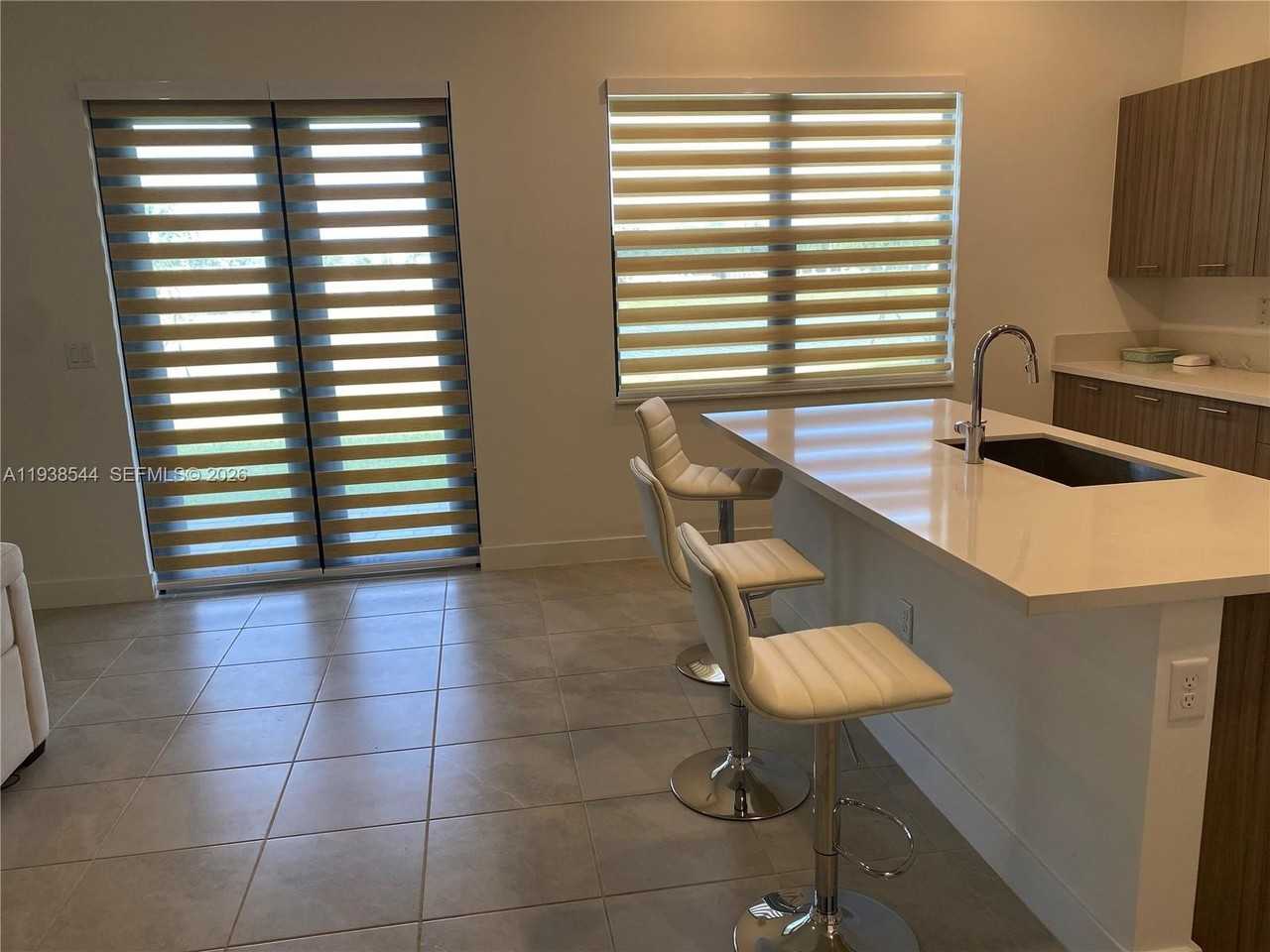 4435 Sw 174th Ave - Photo 7 of 34