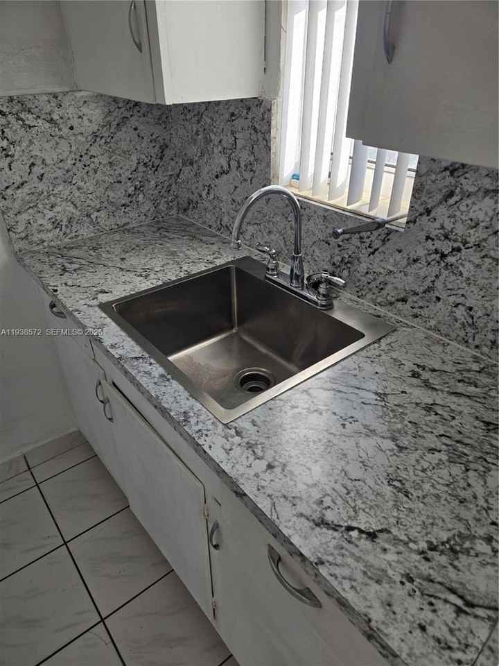 1708 Plunkett St #REAR - Photo 3 of 7