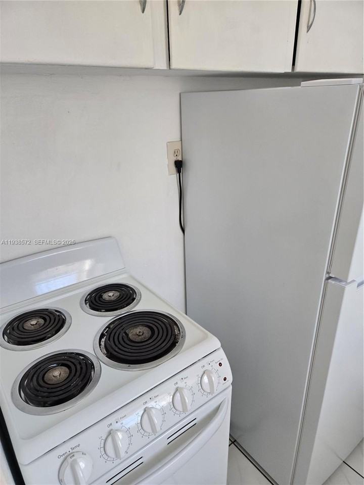 1708 Plunkett St #REAR - Photo 4 of 7