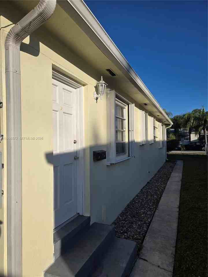 1708 Plunkett St #REAR - Photo 7 of 7