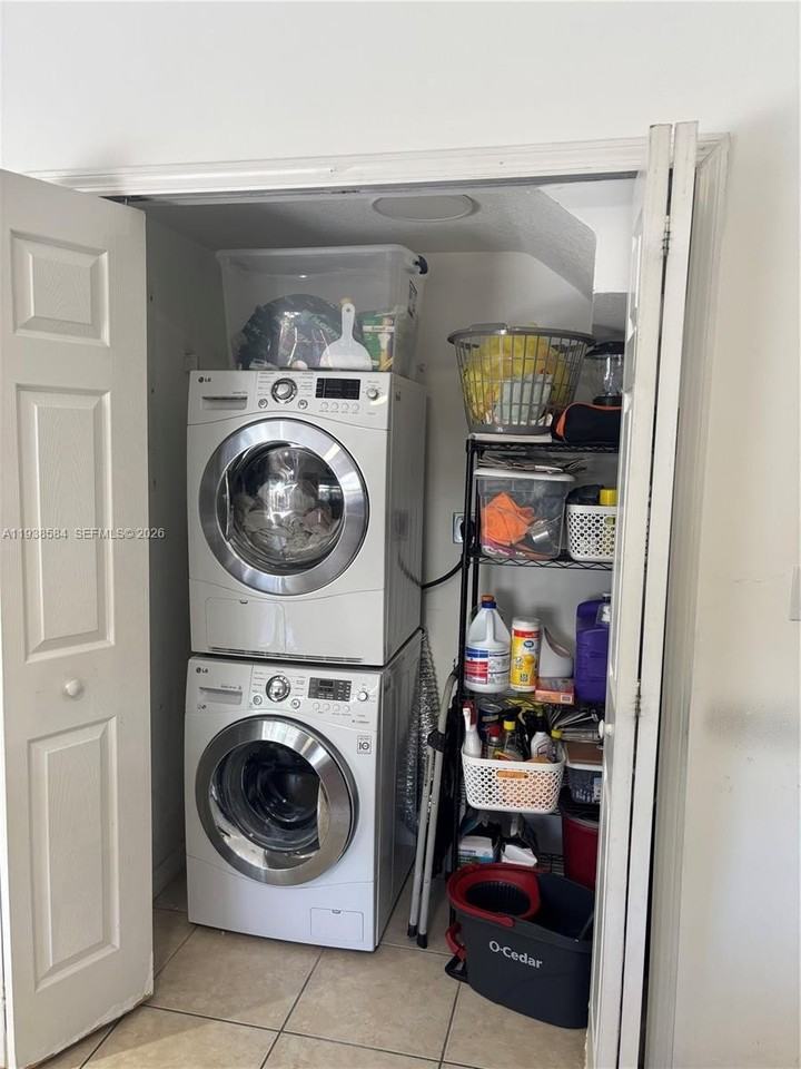 2914 Se 15th Ter - Photo 2 of 10