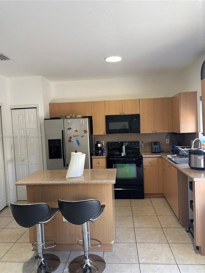 2914 Se 15th Ter - Photo 3 of 10