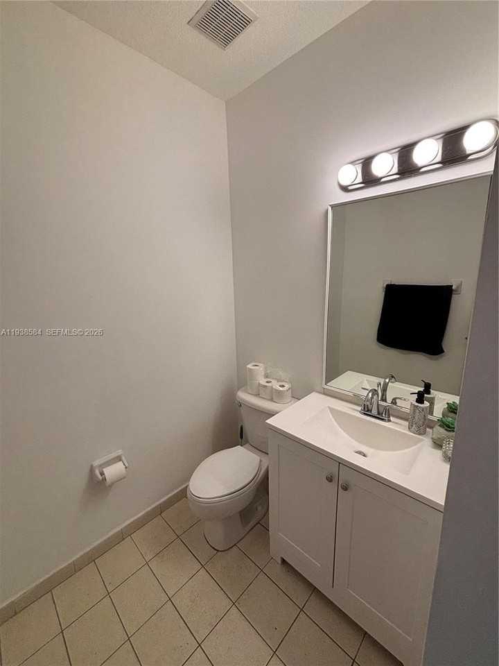 2914 Se 15th Ter - Photo 4 of 10