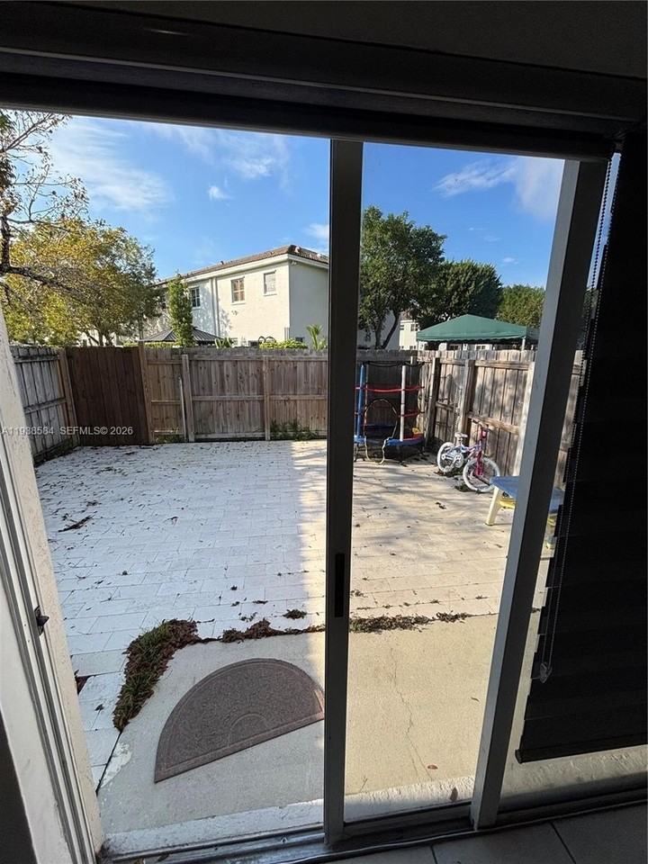 2914 Se 15th Ter - Photo 6 of 10