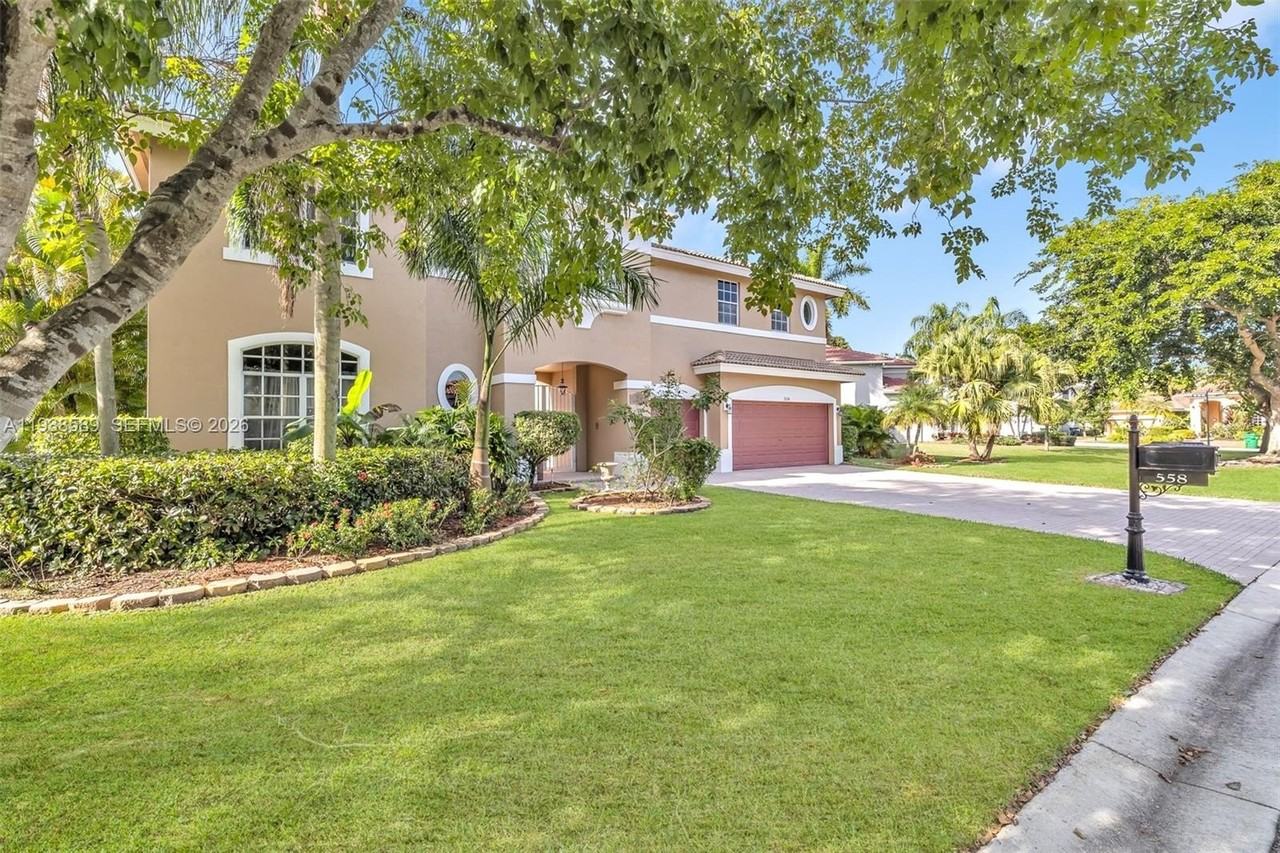 558 Nw 118th Ave - Photo 3 of 32