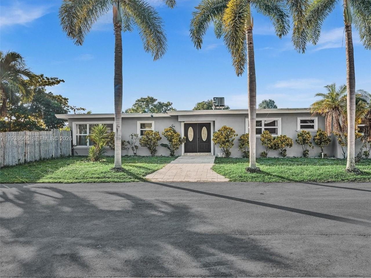 4416 Sw 35th Ave - Photo 2 of 50