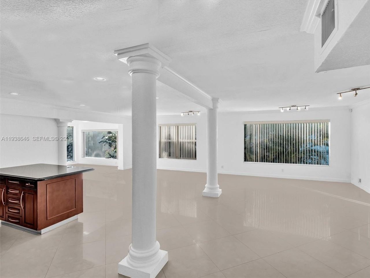 4416 Sw 35th Ave - Photo 4 of 50