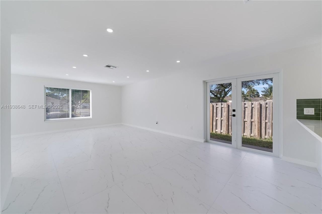 9826 Sw 222nd Ter #9826 - Photo 6 of 36