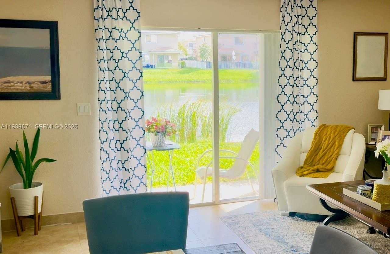 5954 Royal Way - Photo 4 of 28