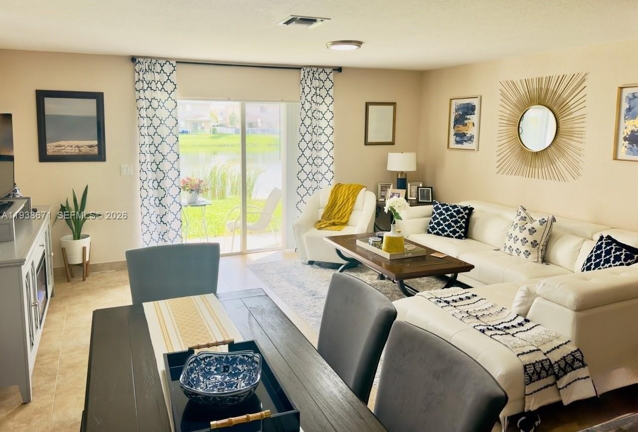 5954 Royal Way - Photo 5 of 28