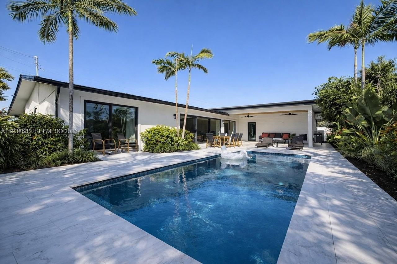 3540 Ne 28th Ave - Photo 3 of 33