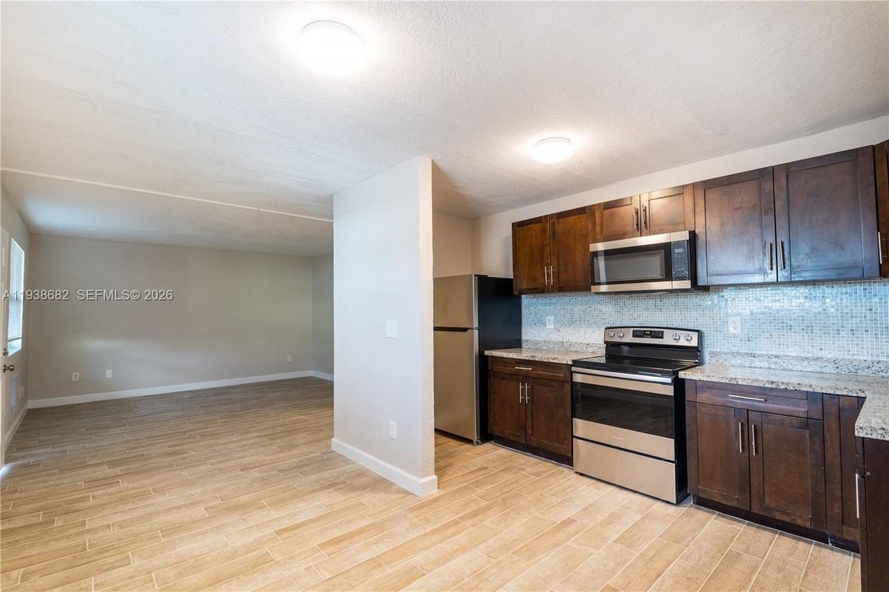 601 S Flagler Ave #6 - Photo 2 of 10