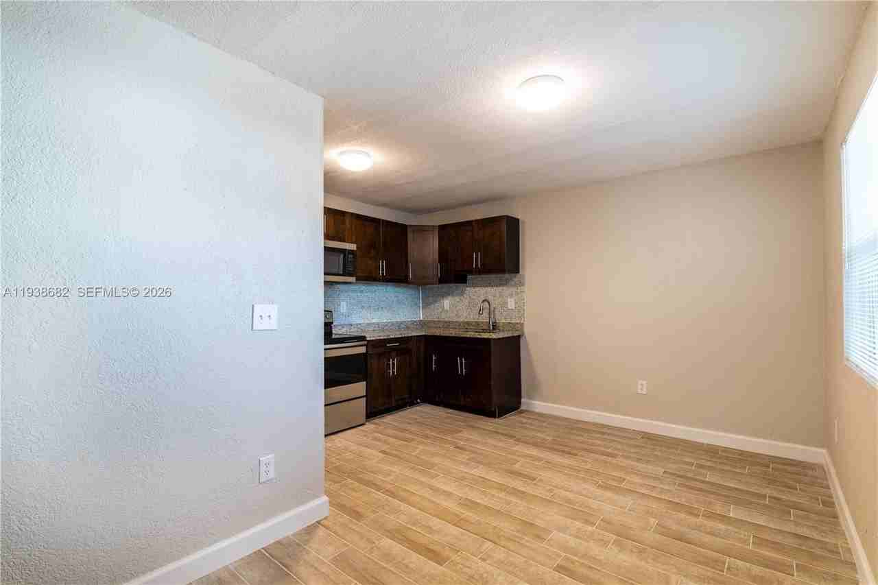 601 S Flagler Ave #6 - Photo 4 of 10