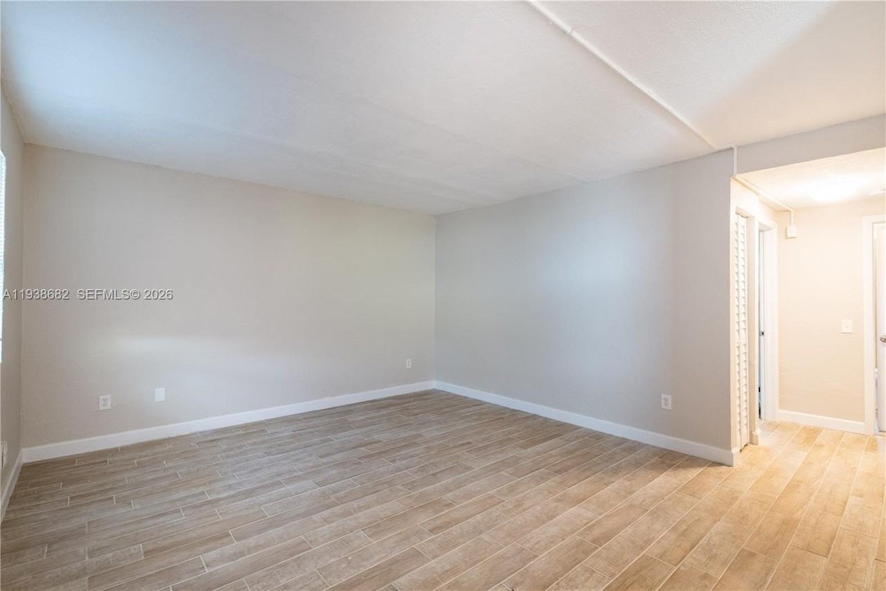 601 S Flagler Ave #6 - Photo 5 of 10