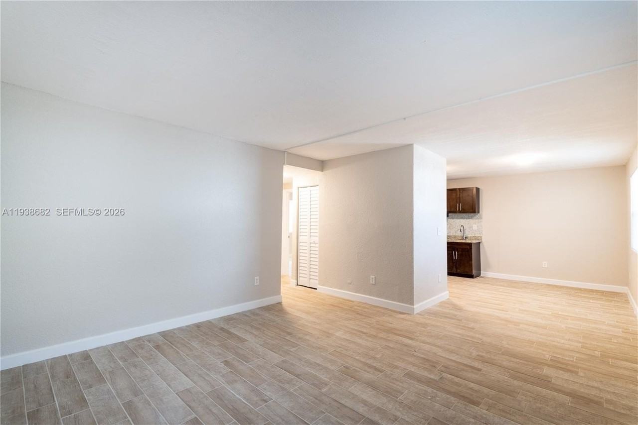 601 S Flagler Ave #6 - Photo 6 of 10