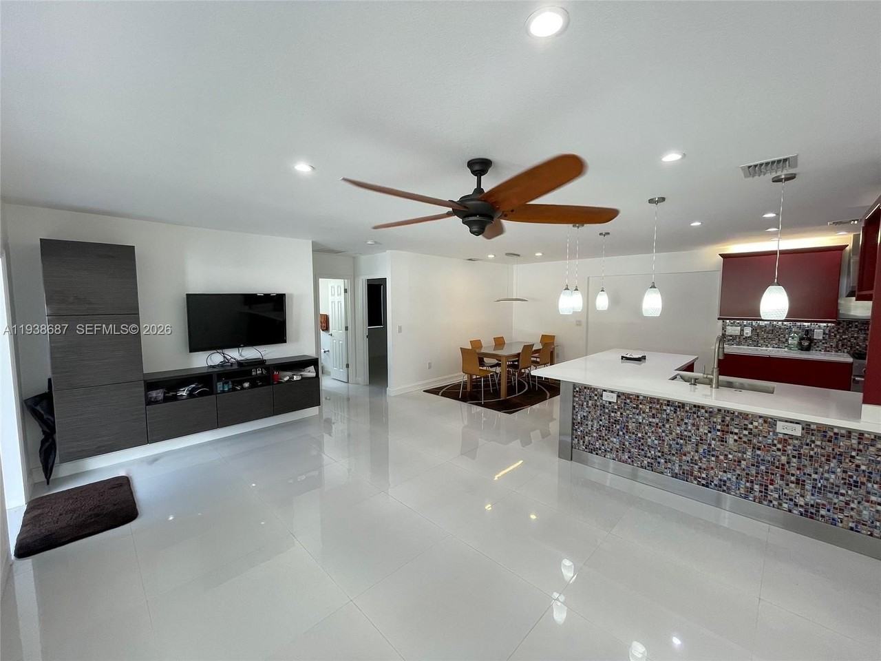 214 Ne 108th St - Photo 4 of 18