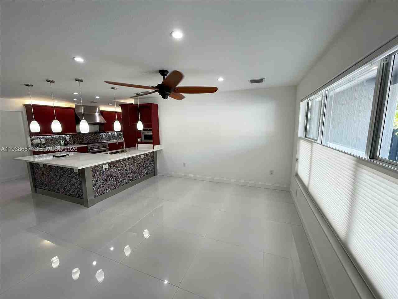 214 Ne 108th St - Photo 5 of 18