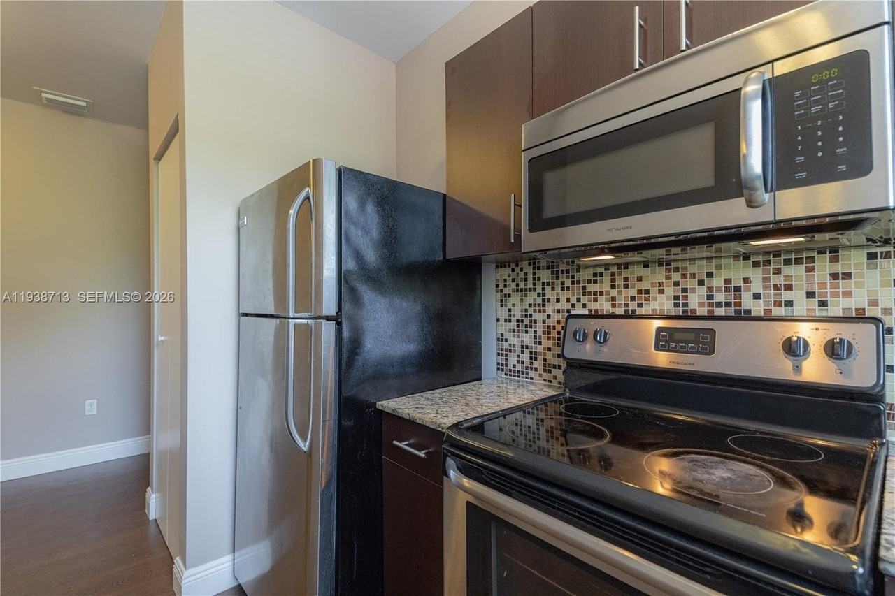 5416 Ne 1st Ct #7 - Photo 4 of 15