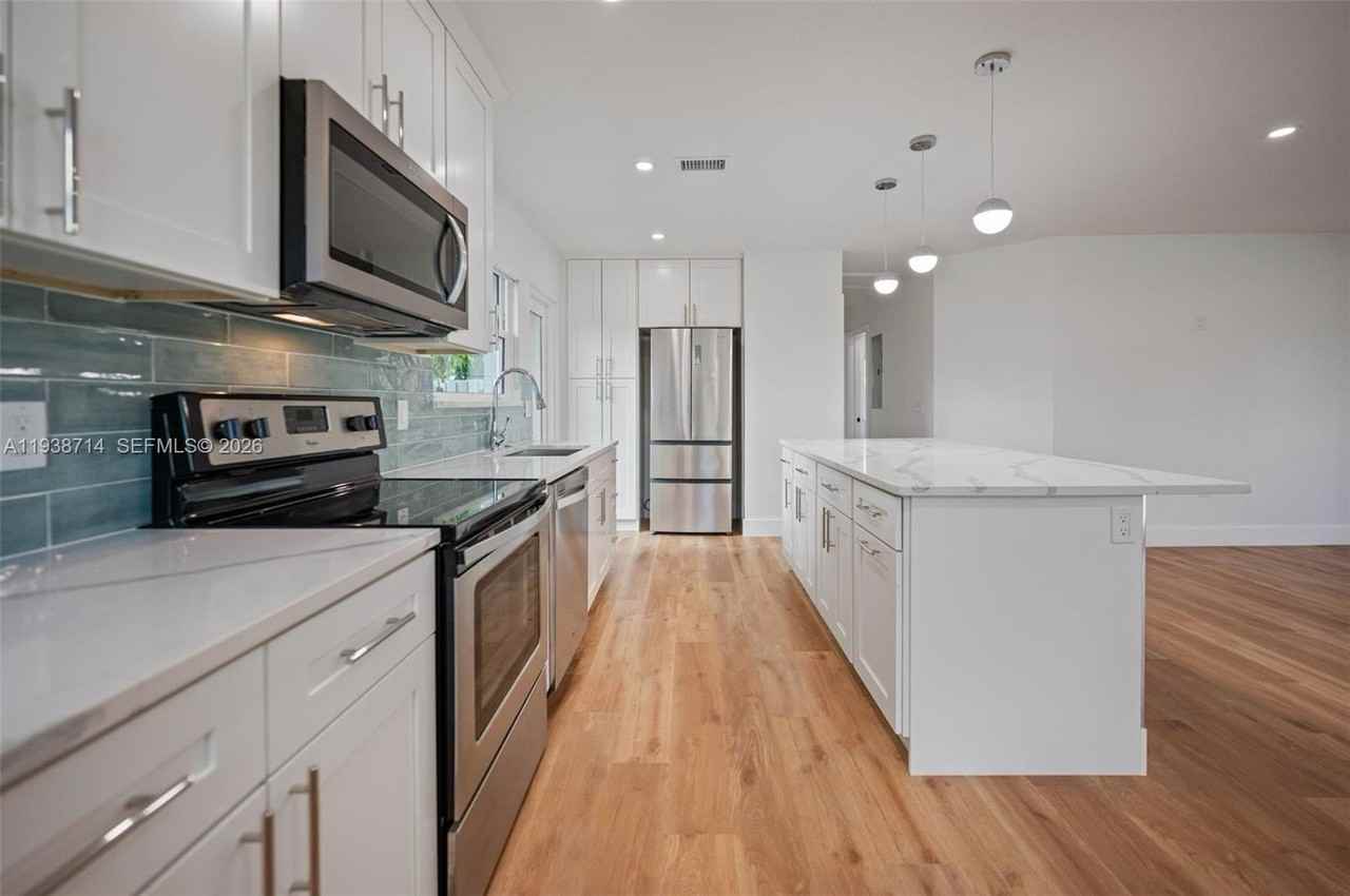 124 Esther Dr - Photo 4 of 17