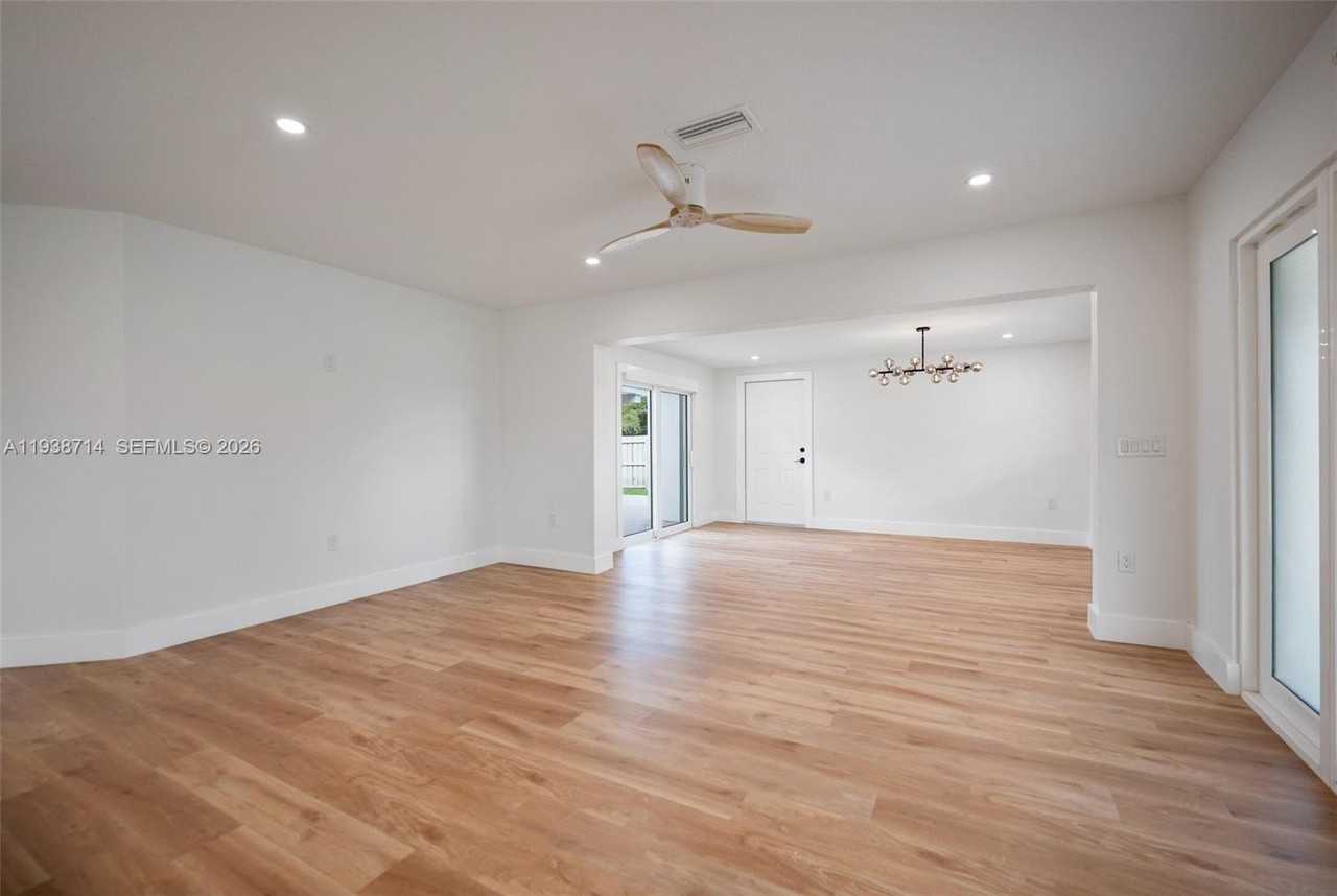 124 Esther Dr - Photo 7 of 17