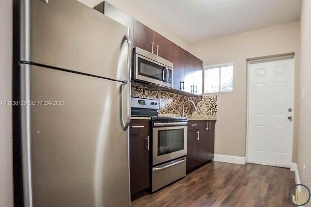 1752 Nw 1st St #2A - Photo 2 of 11