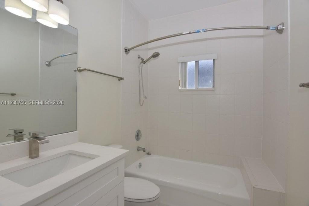 15888 Sw 138th Ter - Photo 4 of 10