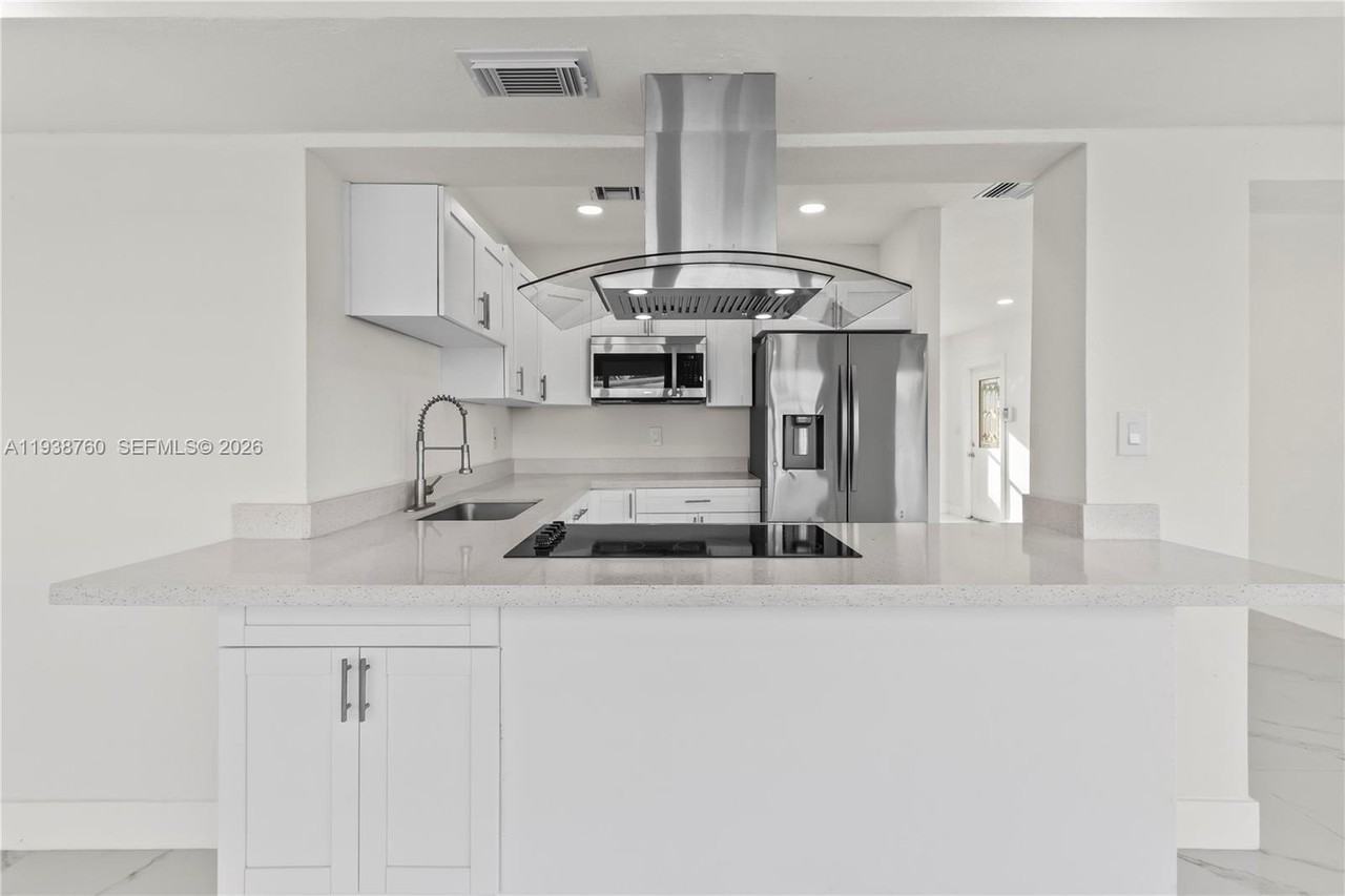 4685 Sw 33rd Dr - Photo 5 of 34