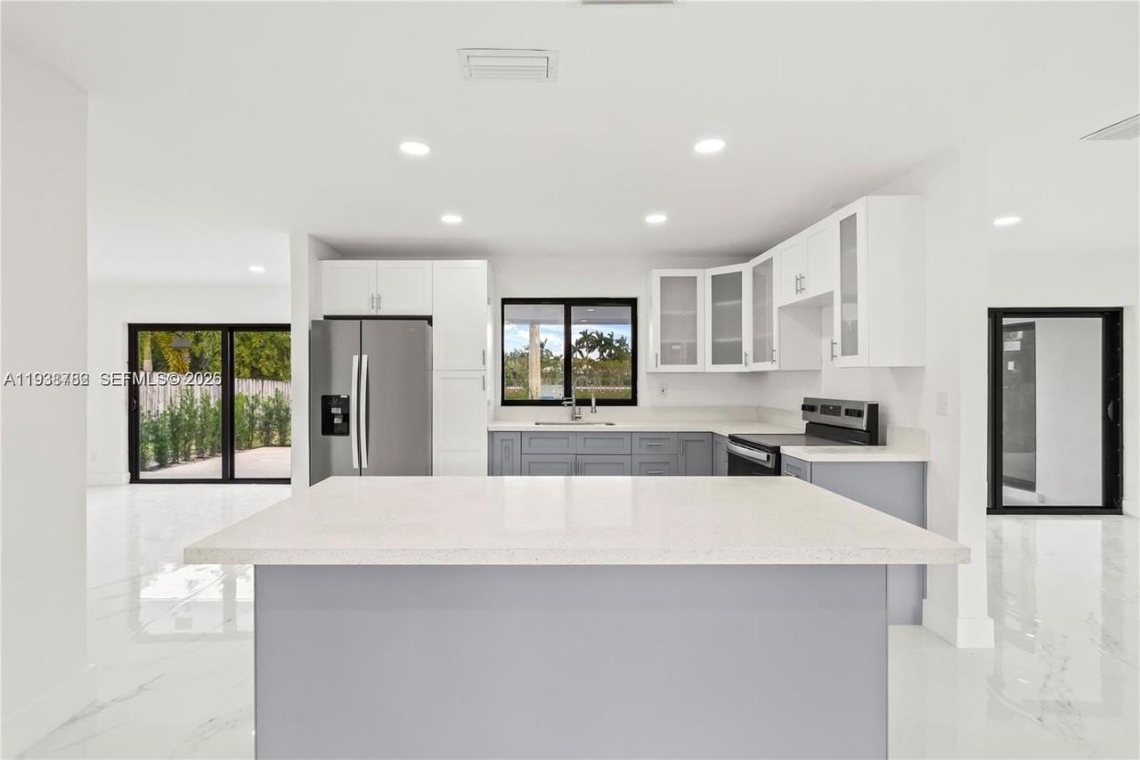 8631 Nw 24th Ct - Photo 2 of 50