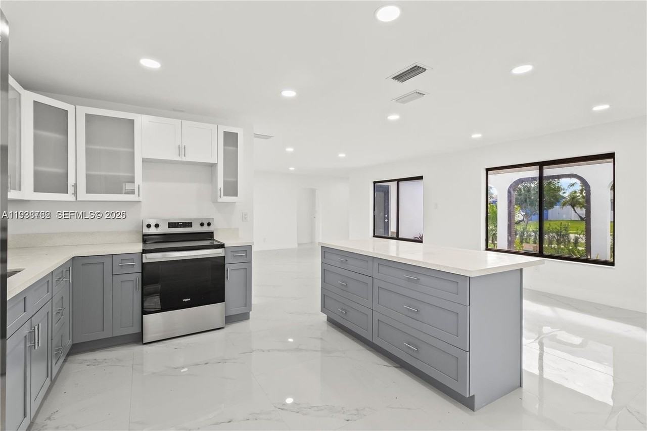 8631 Nw 24th Ct - Photo 4 of 50