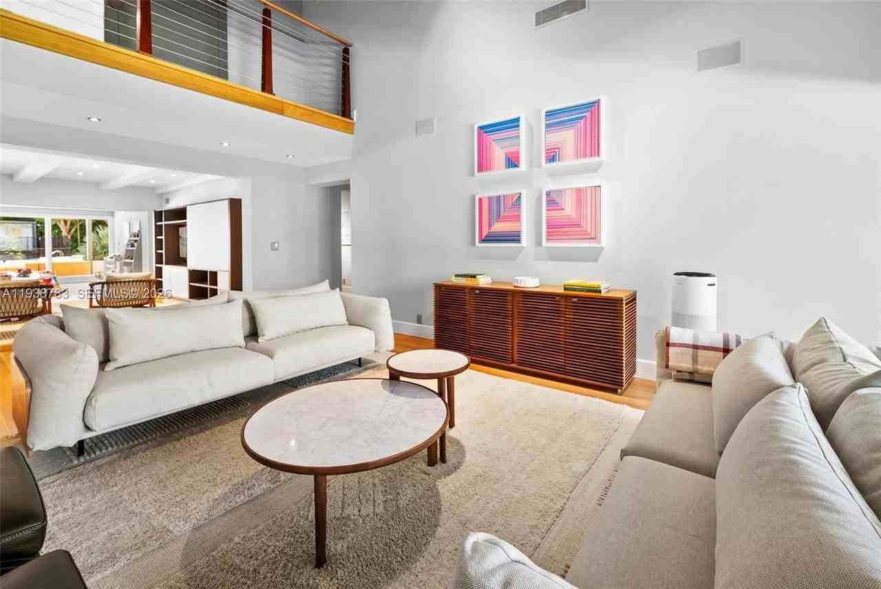 5520 Oakwood Ln - Photo 6 of 46