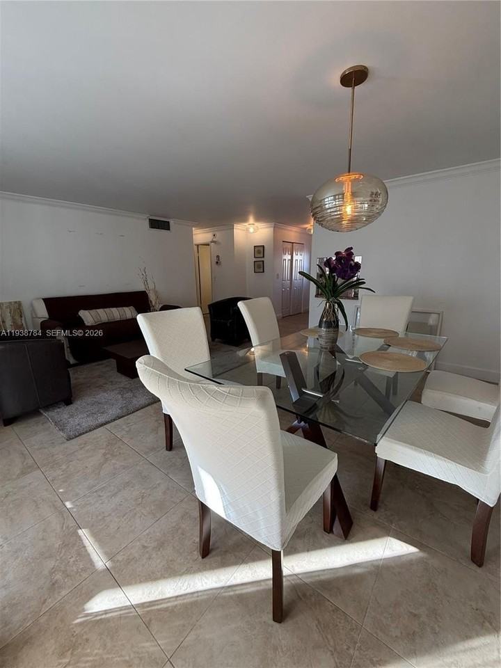 500 Ne 14th Ave #302 - Photo 5 of 16