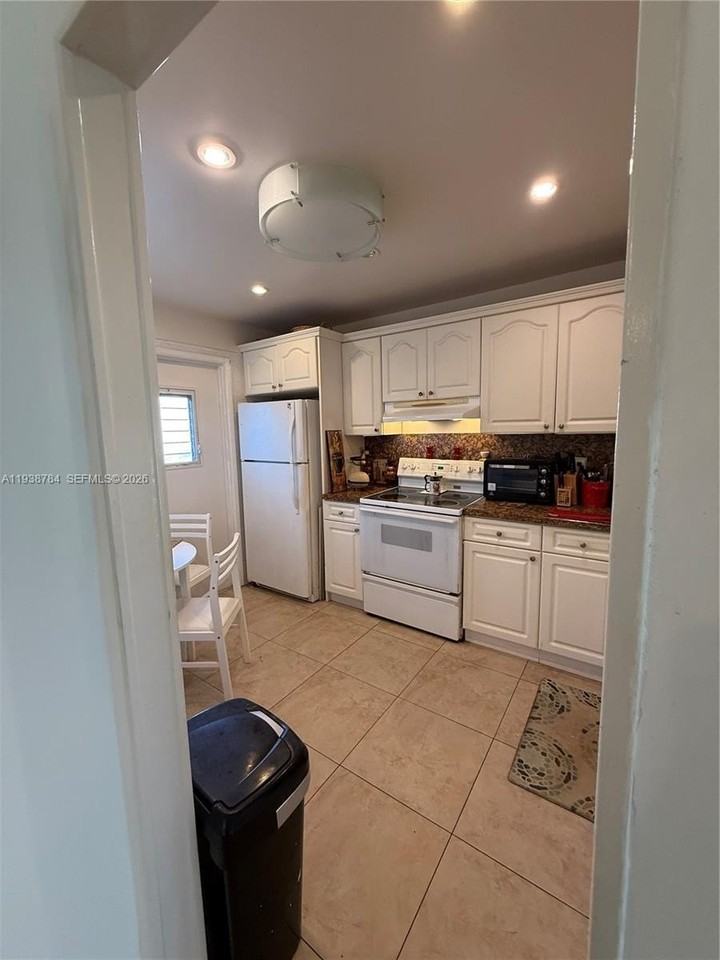 500 Ne 14th Ave #302 - Photo 7 of 16