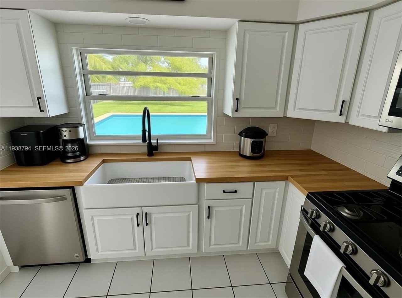 9955 Sw 214th St - Photo 5 of 15