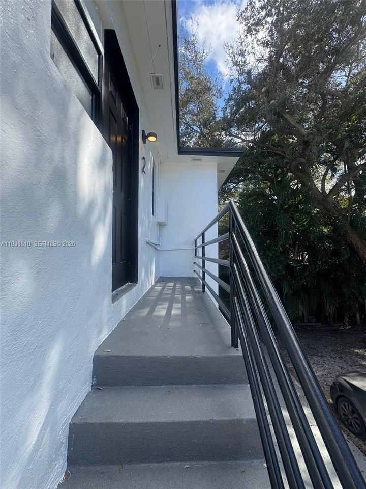 530 Ne 71st St #2 - Photo 6 of 22