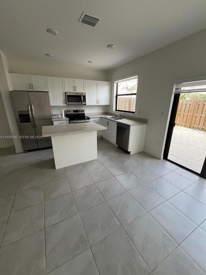 9941 Sw 228th Ter #9941 - Photo 3 of 31