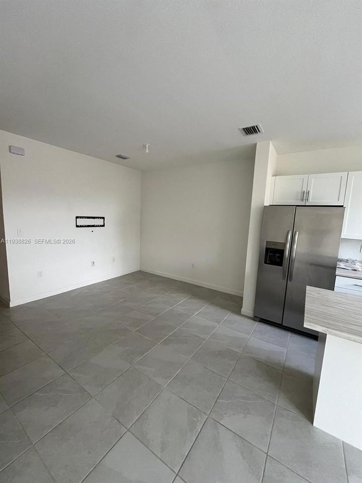 9941 Sw 228th Ter #9941 - Photo 4 of 31